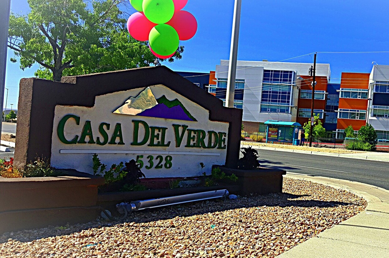 Casa del VerdeFree Utilities+Cable Apartments Albuquerque, NM