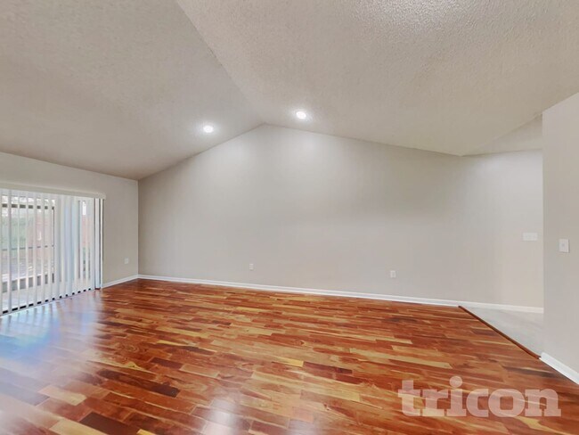 Building Photo - 4442 Sandhurst Dr