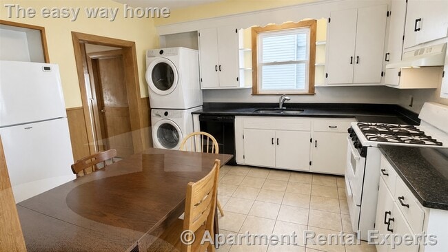 Building Photo - 131 Rindge Ave