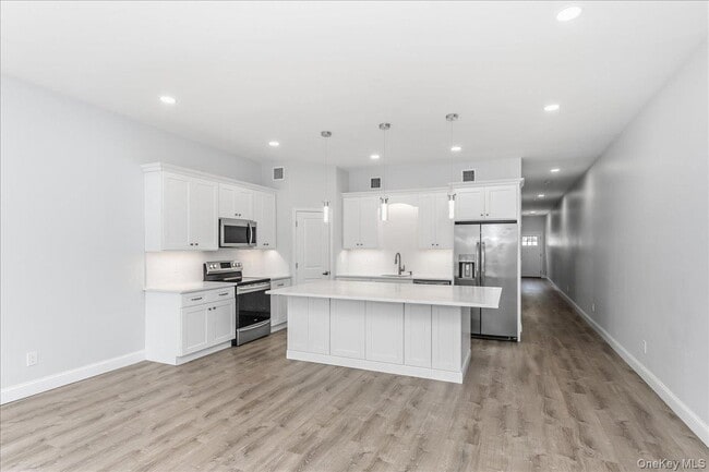 Building Photo - 534 Bellmore Rd