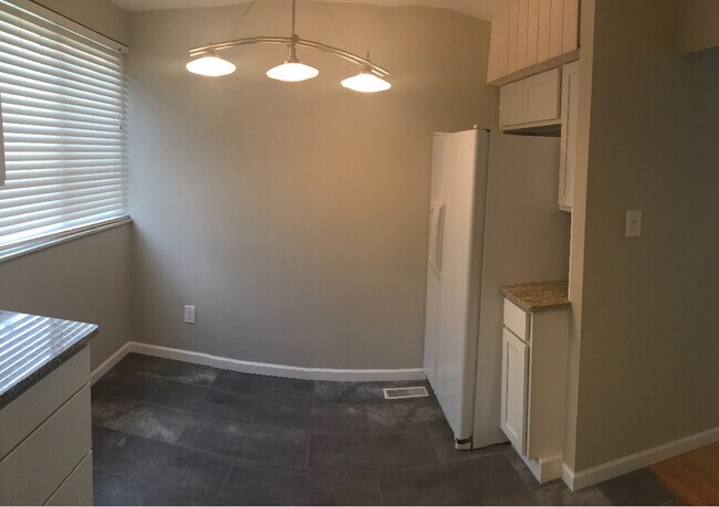 Foto del edificio - 4030 W 13 Mile Rd