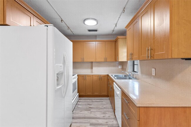 Foto del edificio - 608 NE 29th Dr