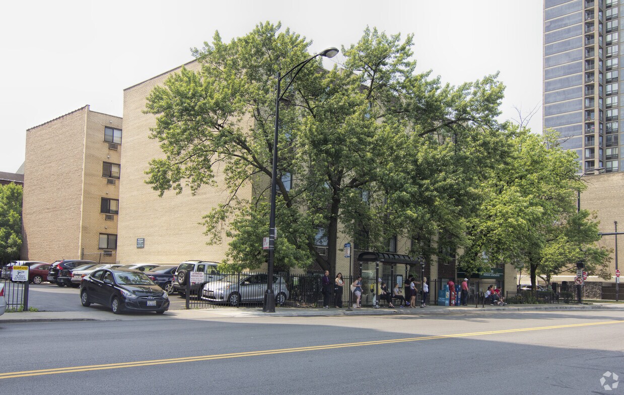 Primary Photo - 5250 N Sheridan Rd