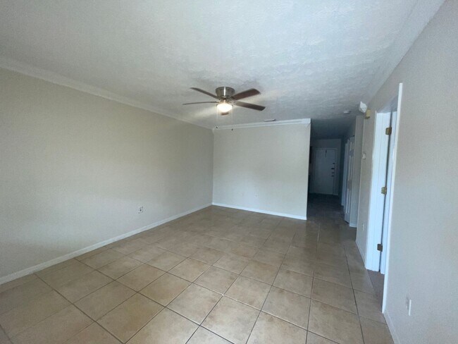 Building Photo - 2/1 FOR RENT in Ft. Pierce - Middle Unit - Triplex
