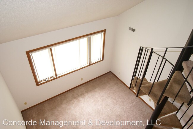 Building Photo - 945 D St