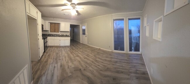 Building Photo - 405 W Hunter