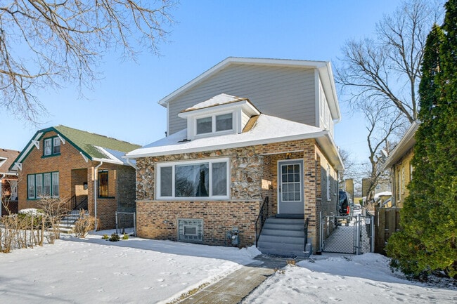 Building Photo - 1503 Fowler Ave