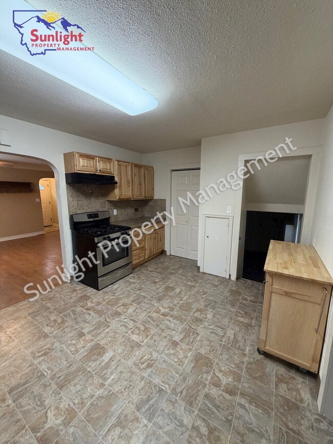 Building Photo - 2 Bed / 1 Bath Home Near Hospital, Airport & Downtown Billings