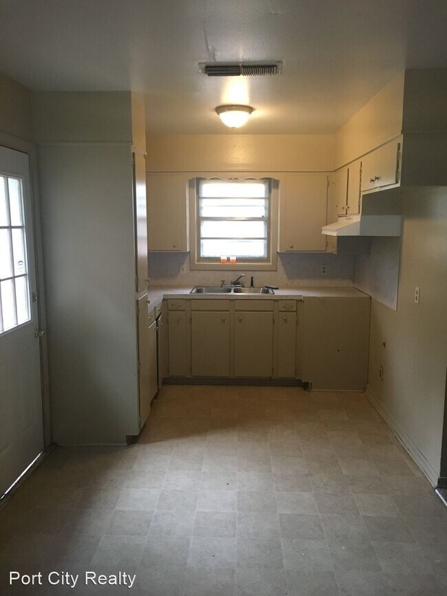 Building Photo - 3 br, 1.5 bath House - 6341 Tierra Dr.