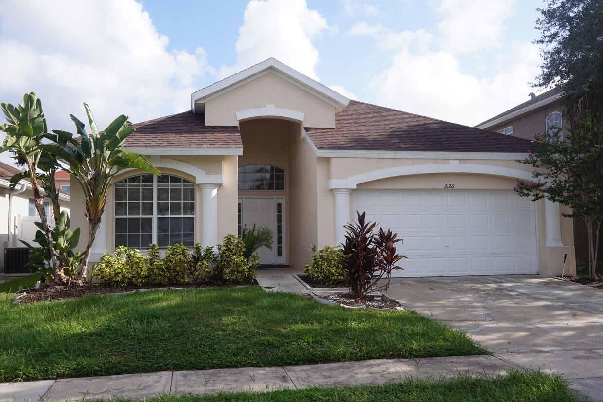 Primary Photo - Spacious Pool Home in Southchase Priced to...