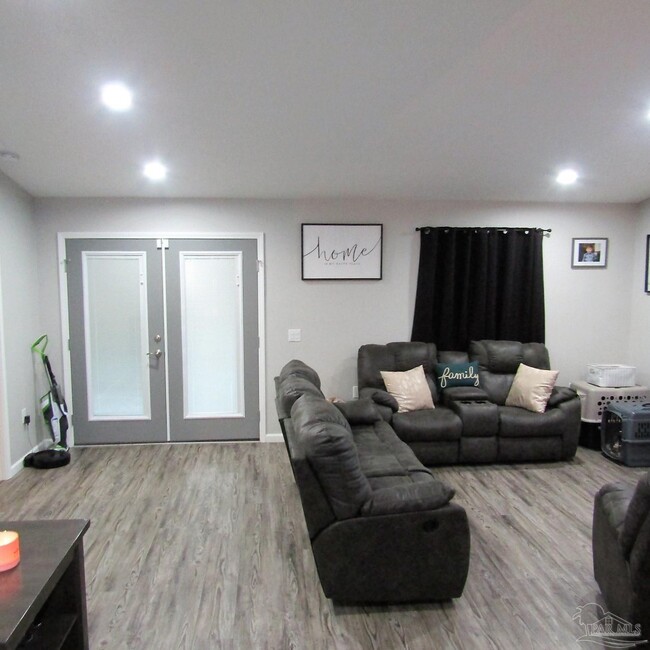 Building Photo - 5569 Riviera Dr