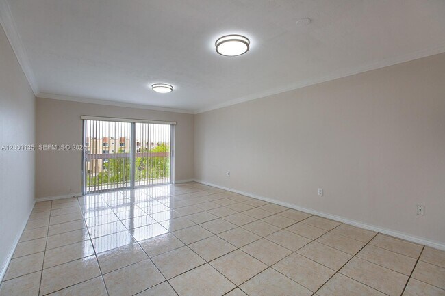 Foto del edificio - 8101 Camino Real