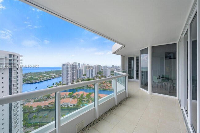 Foto del edificio - 21055 Yacht Club Dr