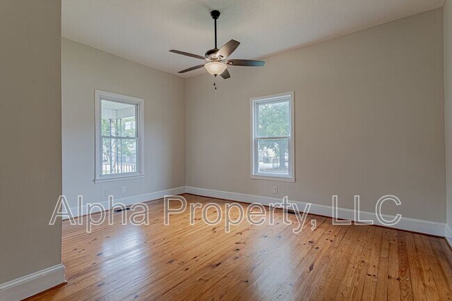 Building Photo - 7 25th St