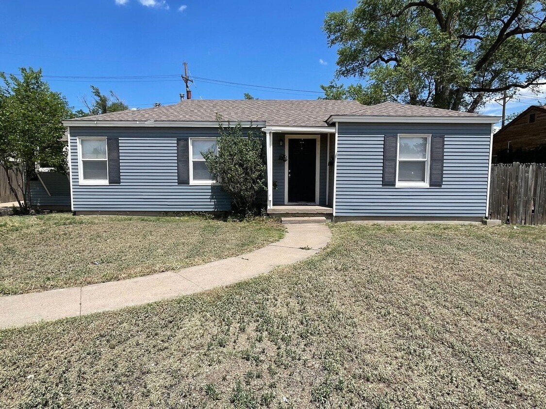 Primary Photo - Great spacious 3 bedroom 2 bath in Wolflin!