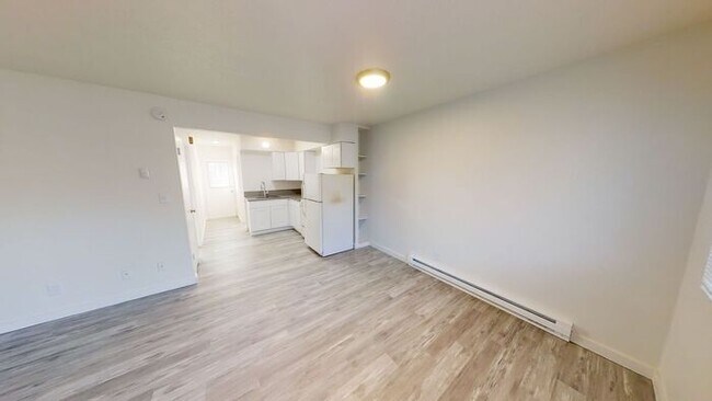 Building Photo - Fully Renovated Single Level Apartment Hom...