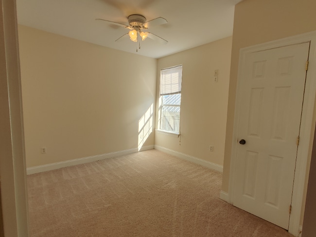 Building Photo - 118 Lakeview Dr