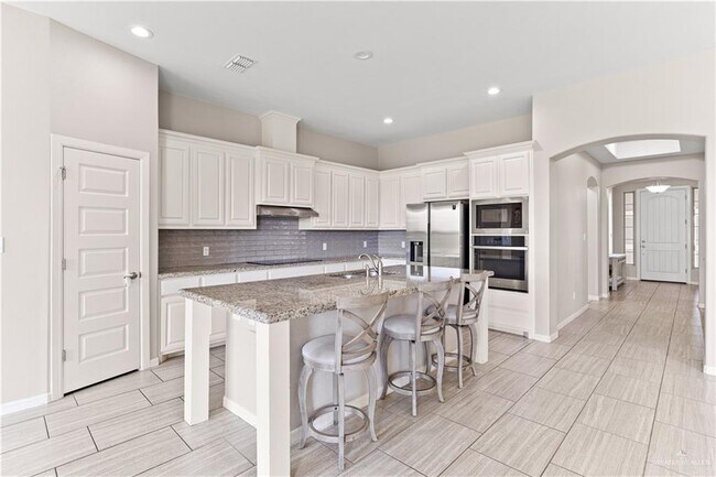 Building Photo - 14224 Amistad Cir