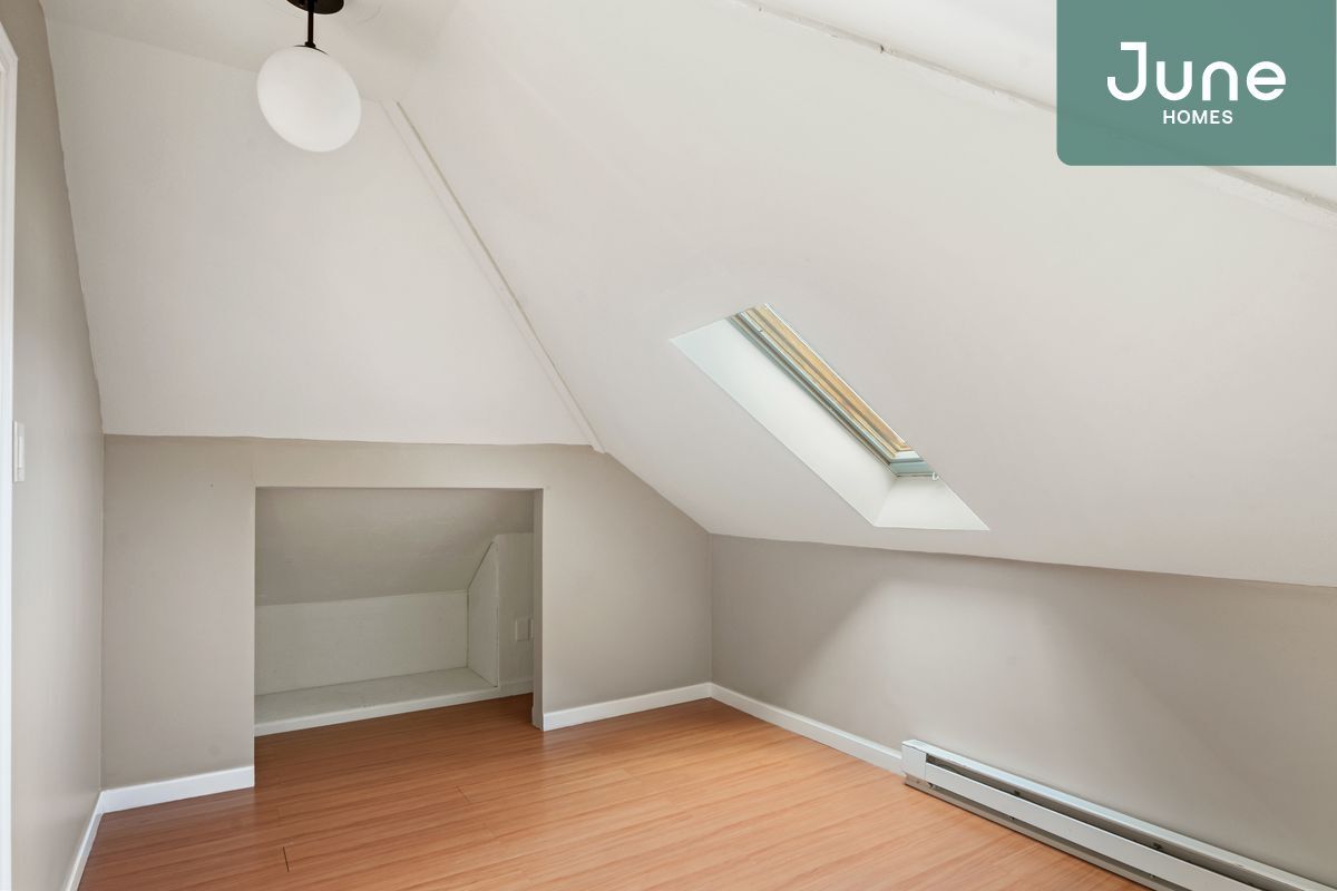 Foto principal - ROOM ONLY in 6-bed/2.0-bath Home