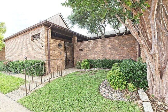 Foto del edificio - 3217 Squireswood Dr