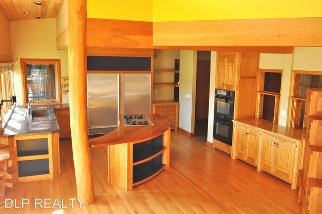 Building Photo - 4670 Overlook Rd