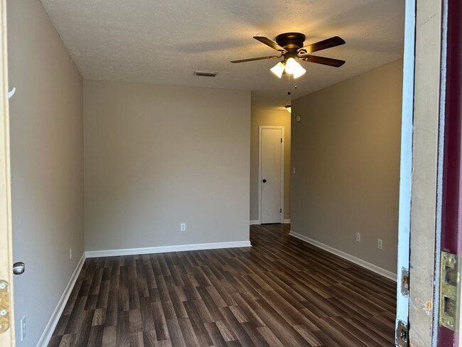 Building Photo - McCullars- 422