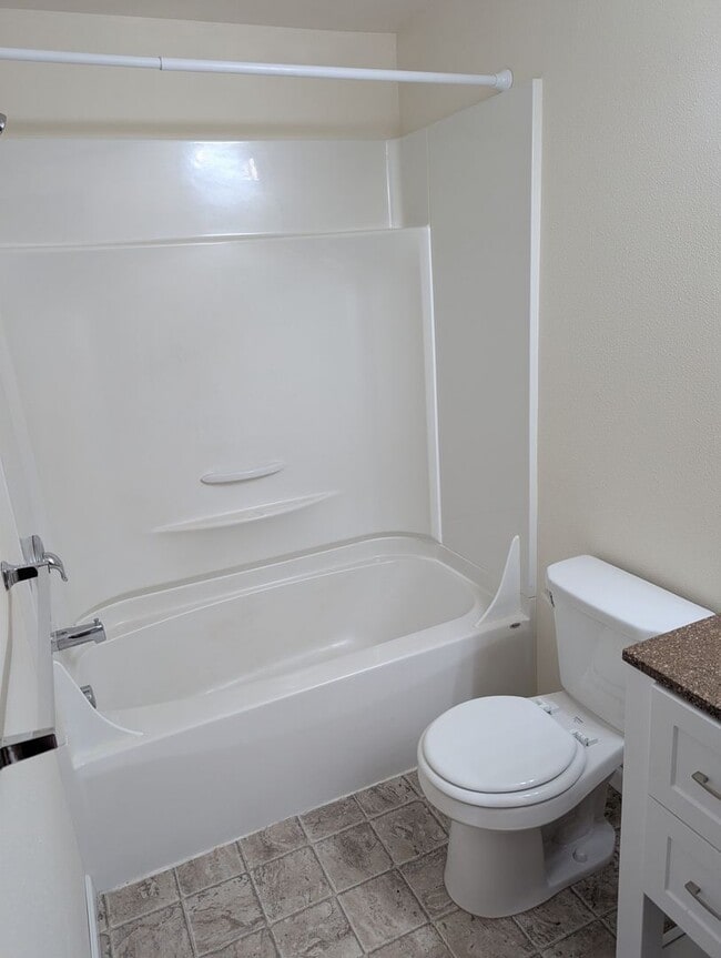 Building Photo - Albany Duplex