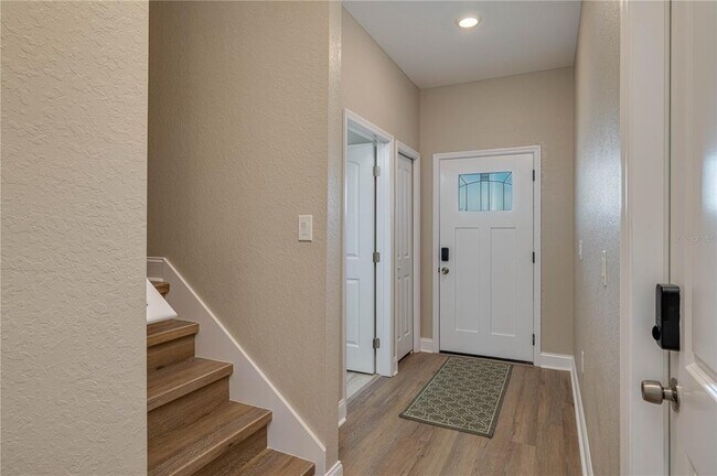 Building Photo - 1057 OAK HAMMOCK Dr