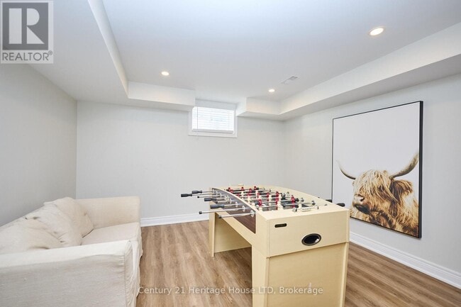 Building Photo - 439 Viking St