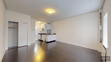 Building Photo - 35 E 65th St