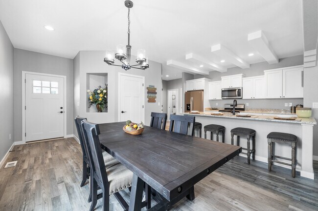 Foto del edificio - 1310 Daisy Dr