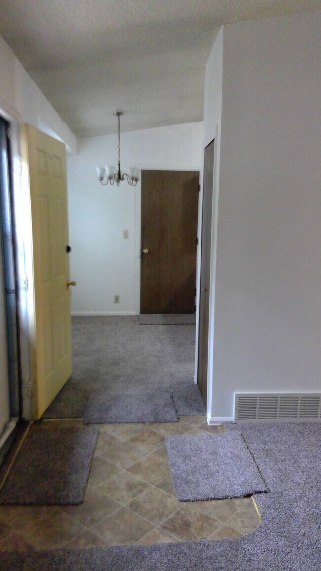 Foto del edificio - 3017 Moonbeam Cir N