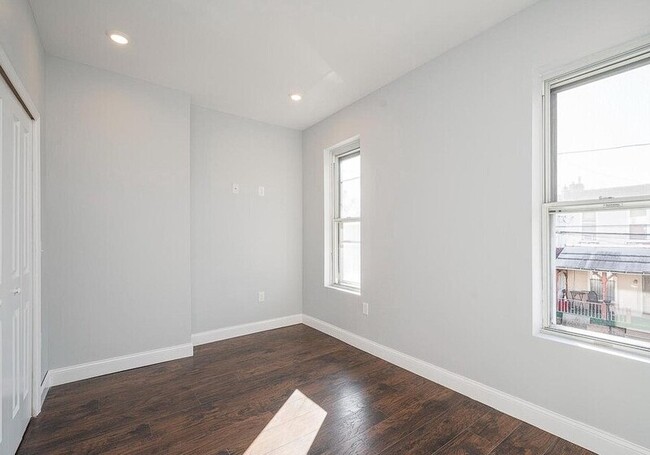 Foto del edificio - 1135 W Somerset St