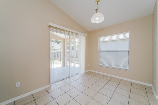 Foto del edificio - 17100 Woodcrest Way
