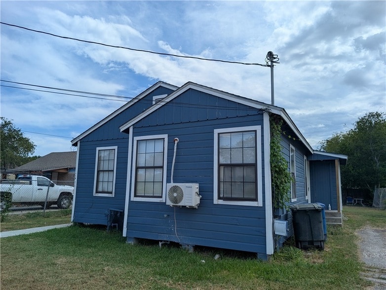 Primary Photo - 117 Edwards St