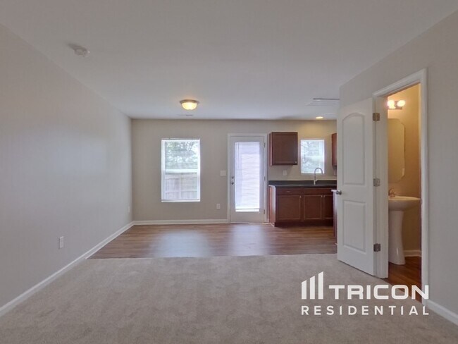 Foto del edificio - 151 Autumn Woods Dr