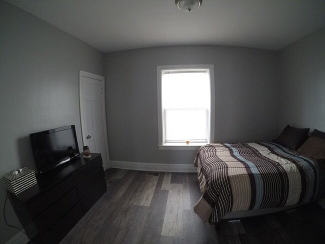 Building Photo - 2944 N Avers Ave