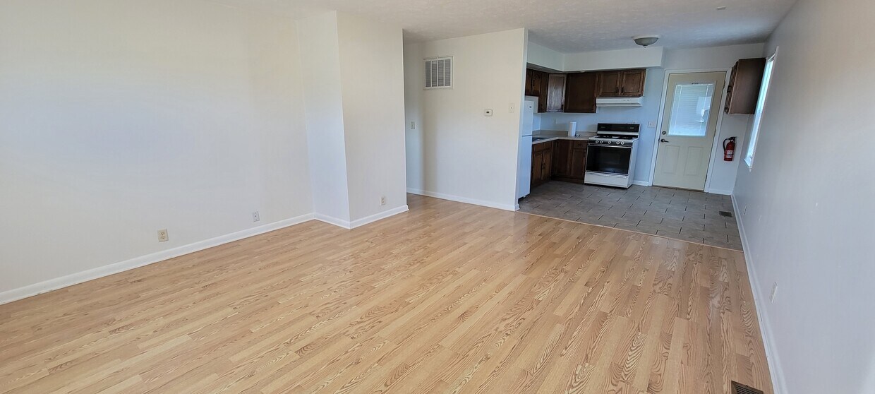 1130 Allen Ave Unit B, Jacksonville, IL 62650 Apartments in