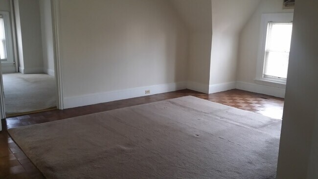 Bedroo - 150 Elizabeth St