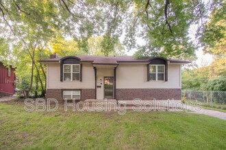 Building Photo - 11951 Sycamore Ave