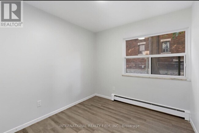 Photo du bâtiment - 103 Emerald St S