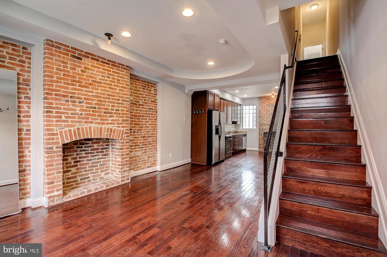 Foto principal - 327 E 21st St