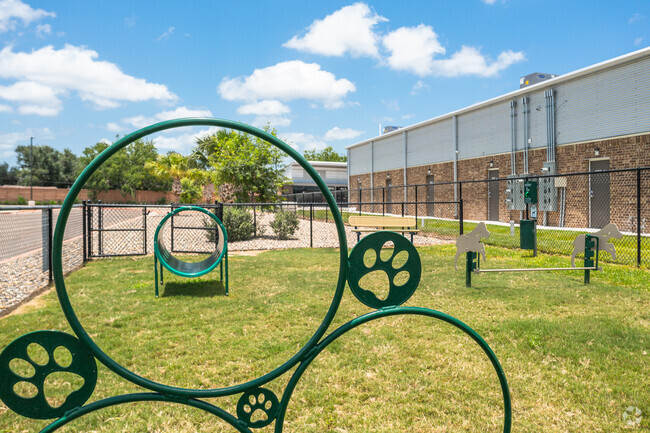 Parque para perros Canine lugares de entretenimiento - Devon Place