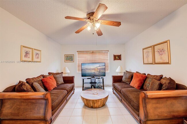 Building Photo - 11909 SW 48th Ct