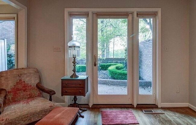 Foto del edificio - 4120 Mason Woods Ln