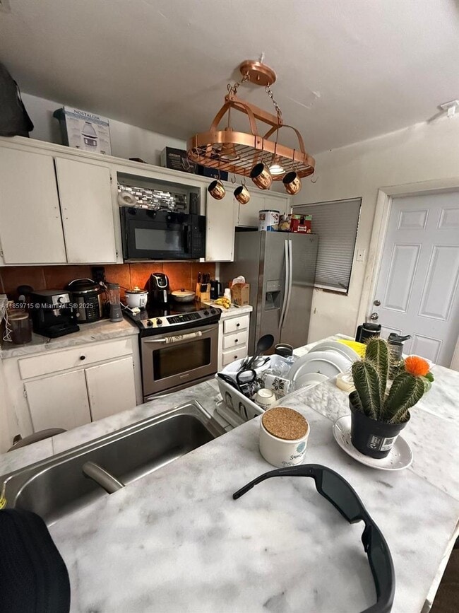 Foto del edificio - 3 bedroom in Miami Spring FL 33166