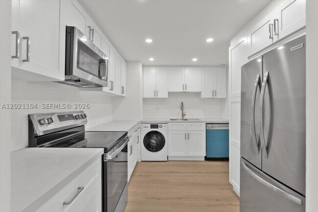 Building Photo - 2451 Brickell Ave