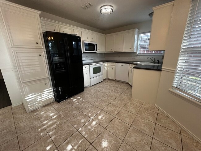 Foto del edificio - 8108 Sherman Ave