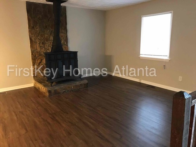 Building Photo - 3095 Fairburn Rd