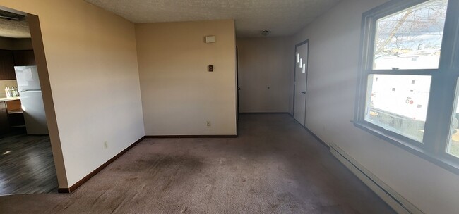 living room - 3186 Shaffer Rd